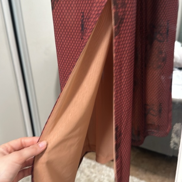 LILA ATLAS PRINT STRAPLESS MESH MIDI DRESS - Picture 6 of 8